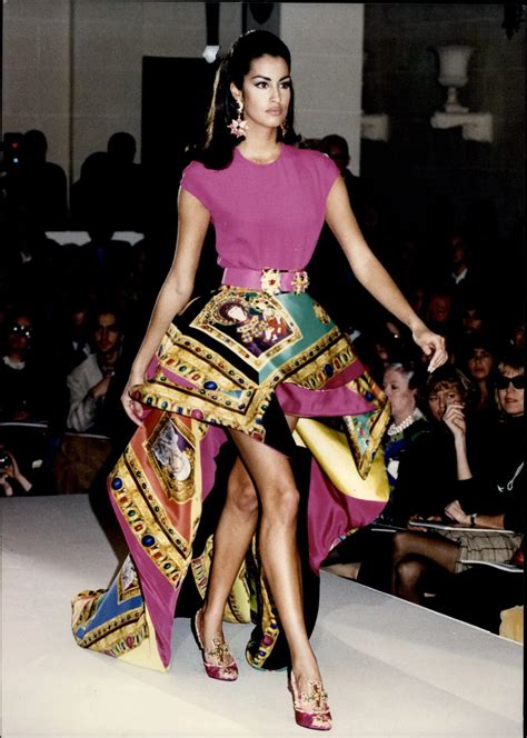 versace iconic looks.